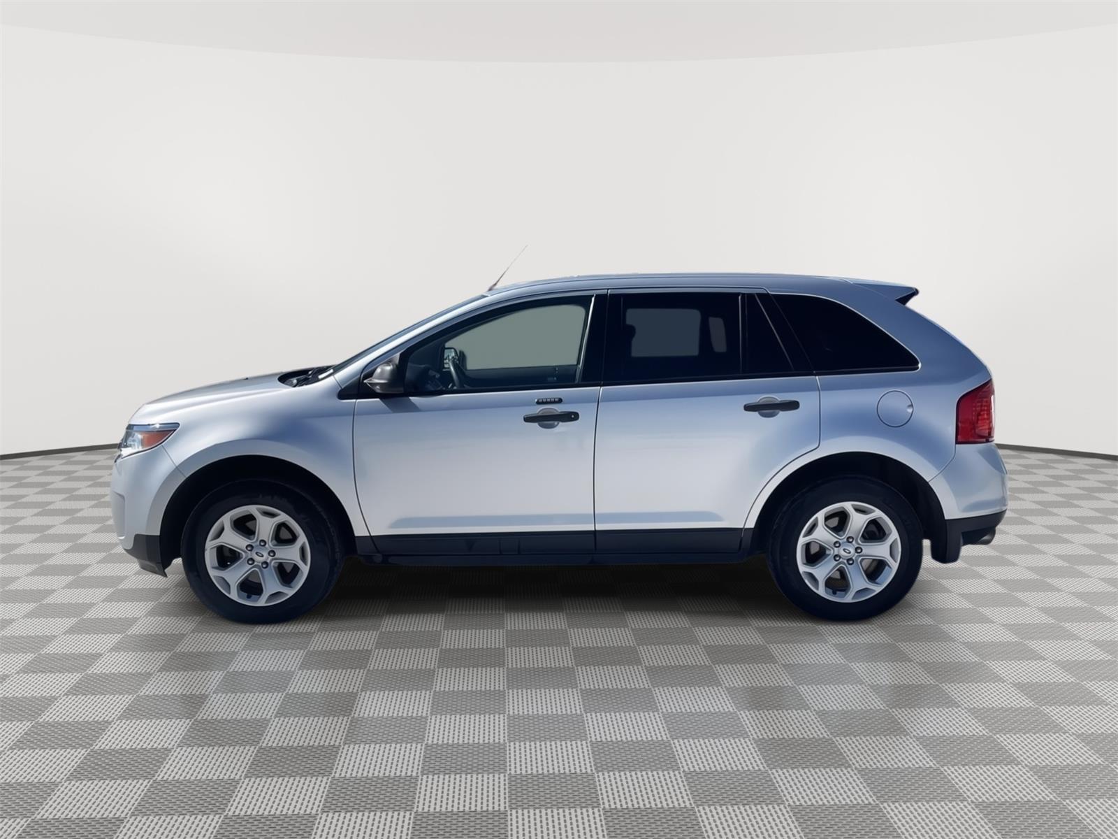Vehicle photo 2