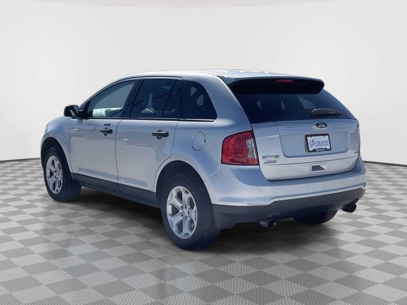 Vehicle photo 4