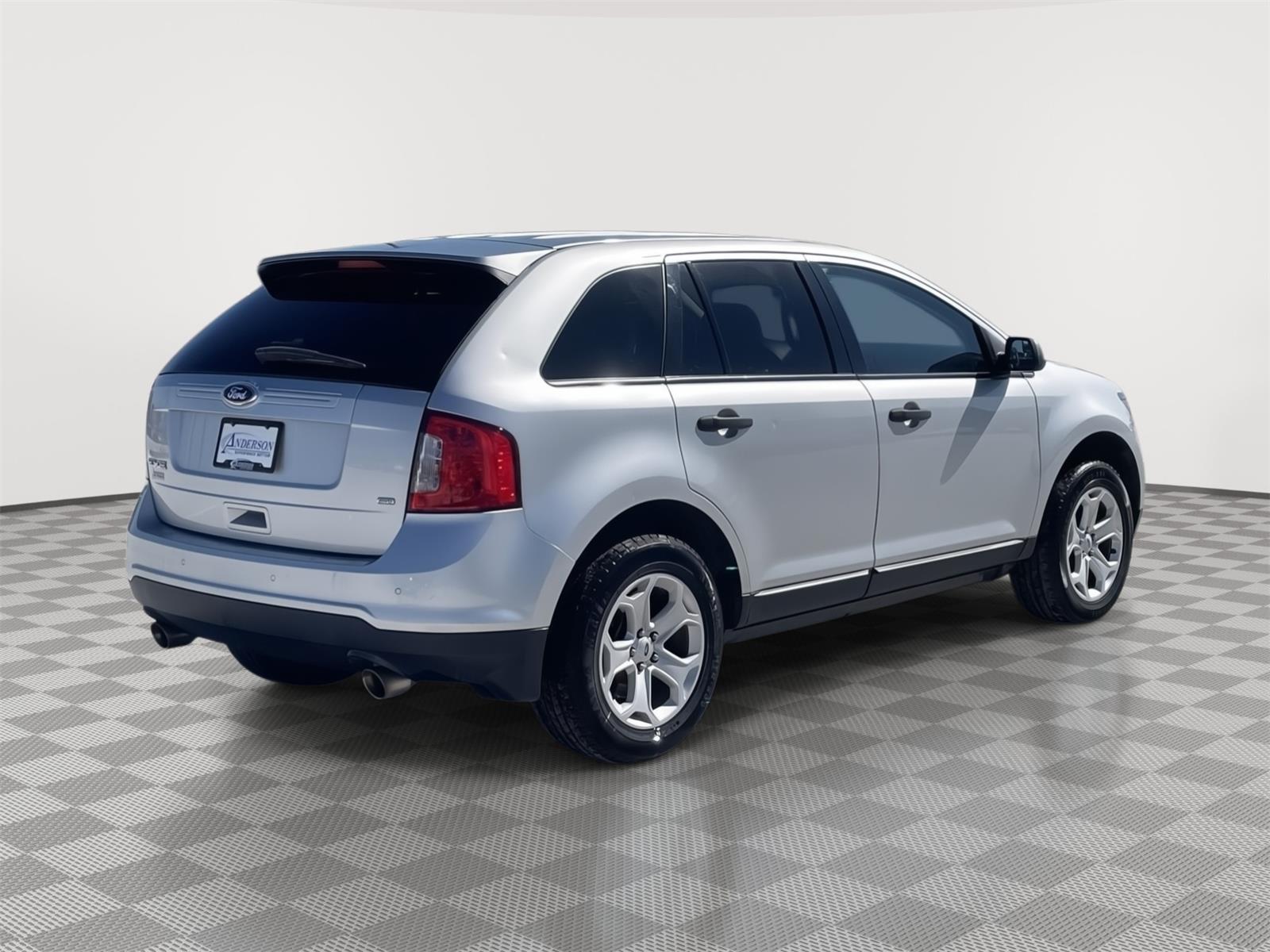 Vehicle photo 6