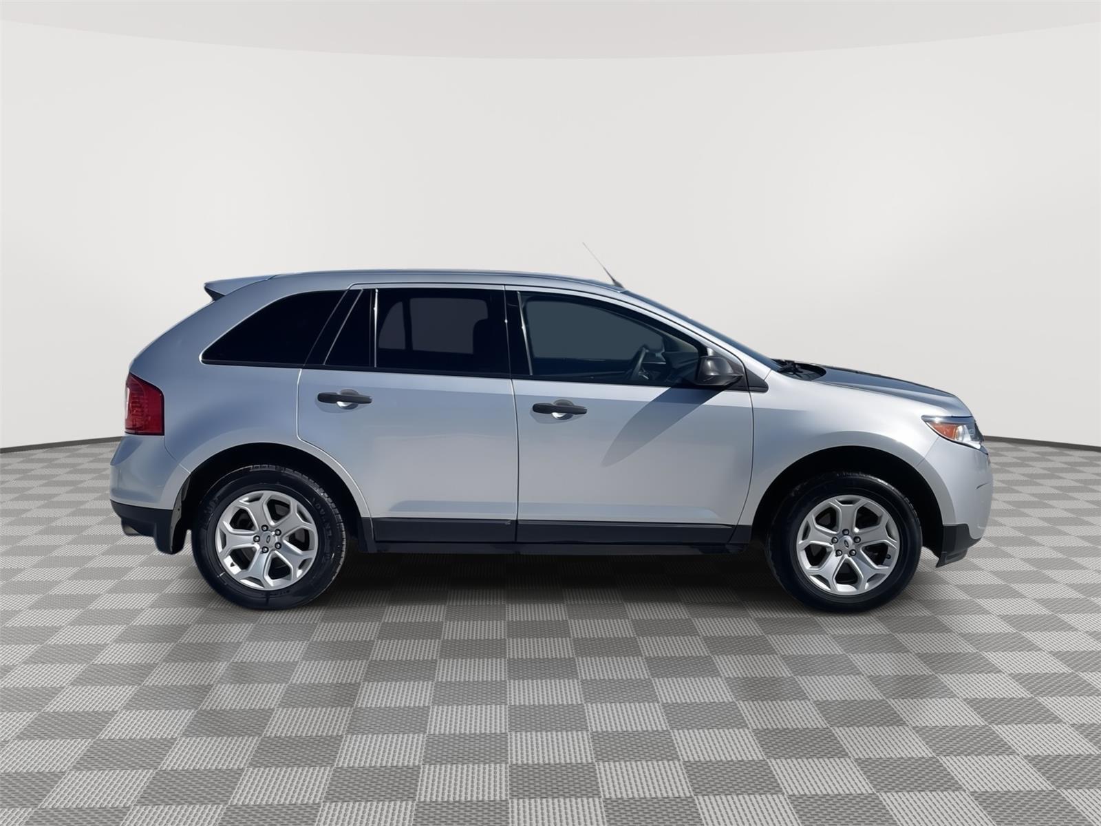 Vehicle photo 7
