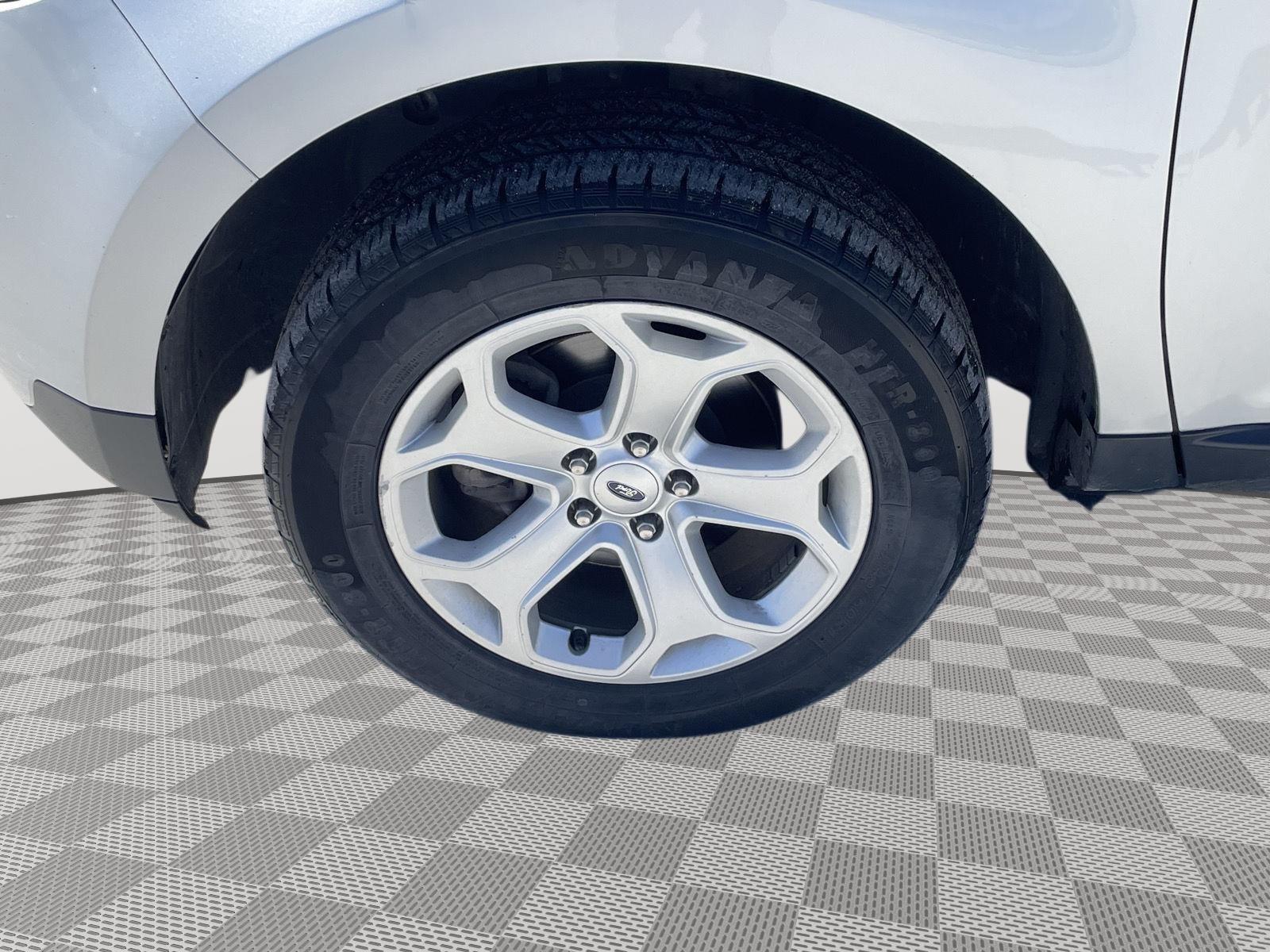Vehicle photo 10