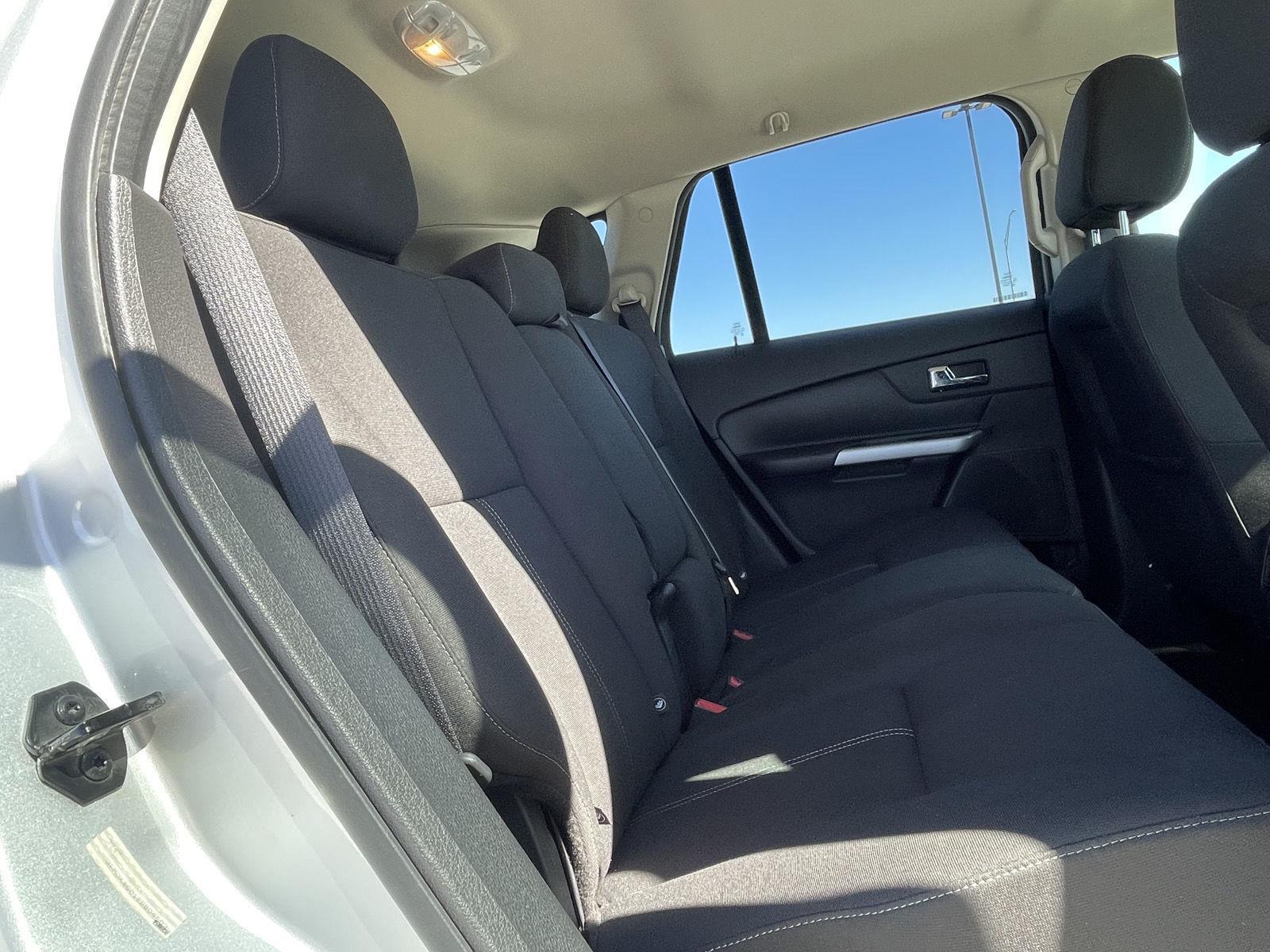Vehicle photo 17