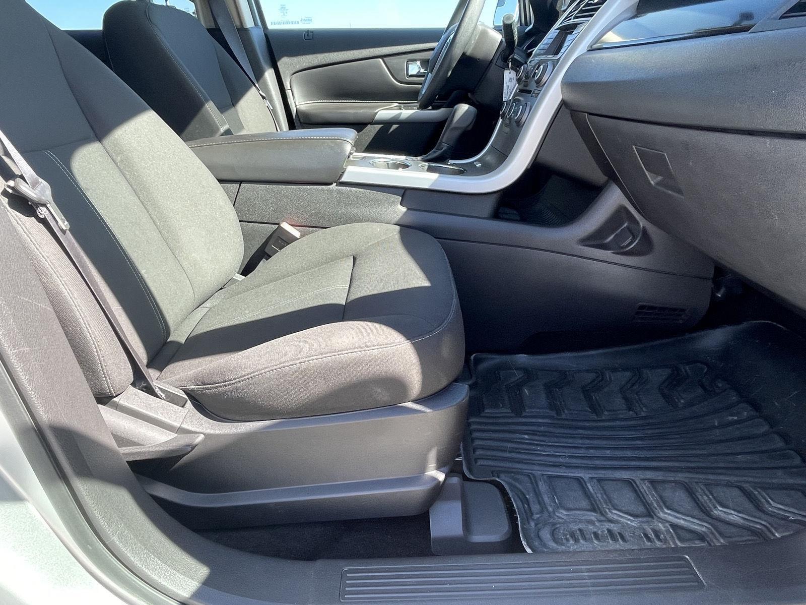 Vehicle photo 18