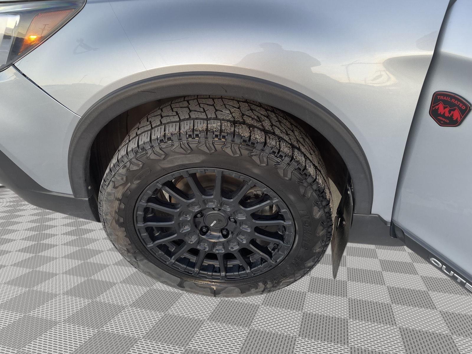 Vehicle photo 10