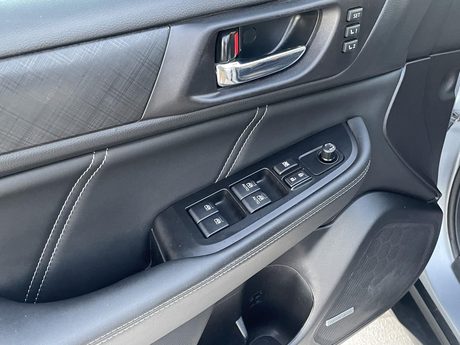 Vehicle photo 12