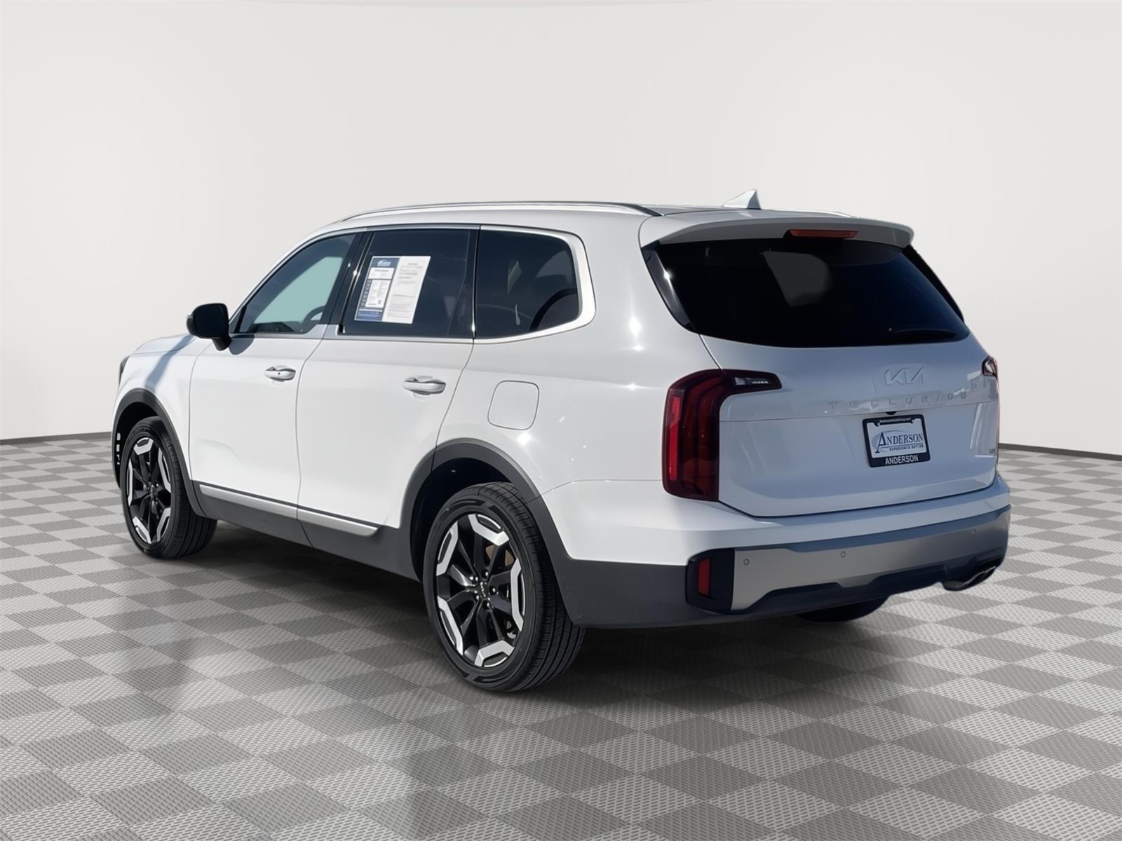 Vehicle photo 4
