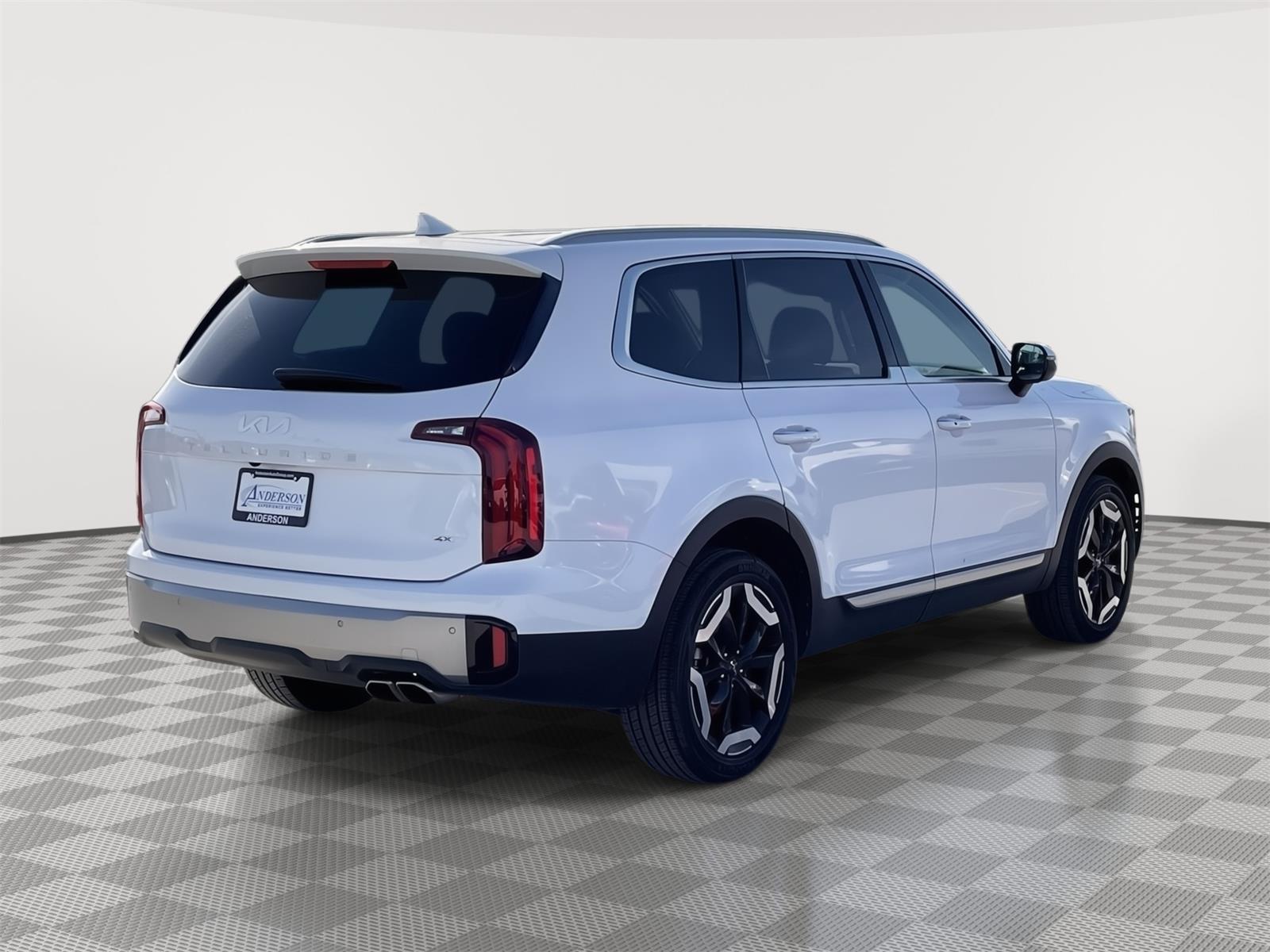 Vehicle photo 6