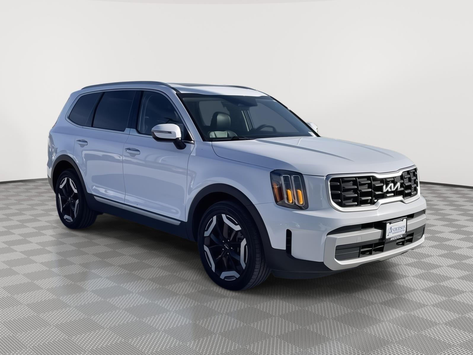 Vehicle photo 8
