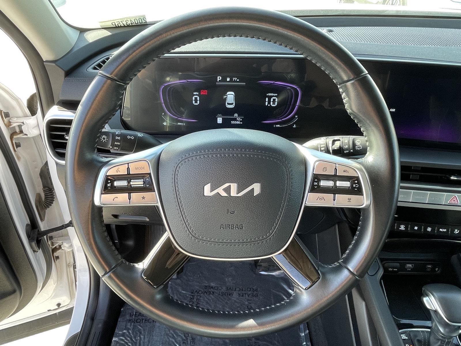 Vehicle photo 13