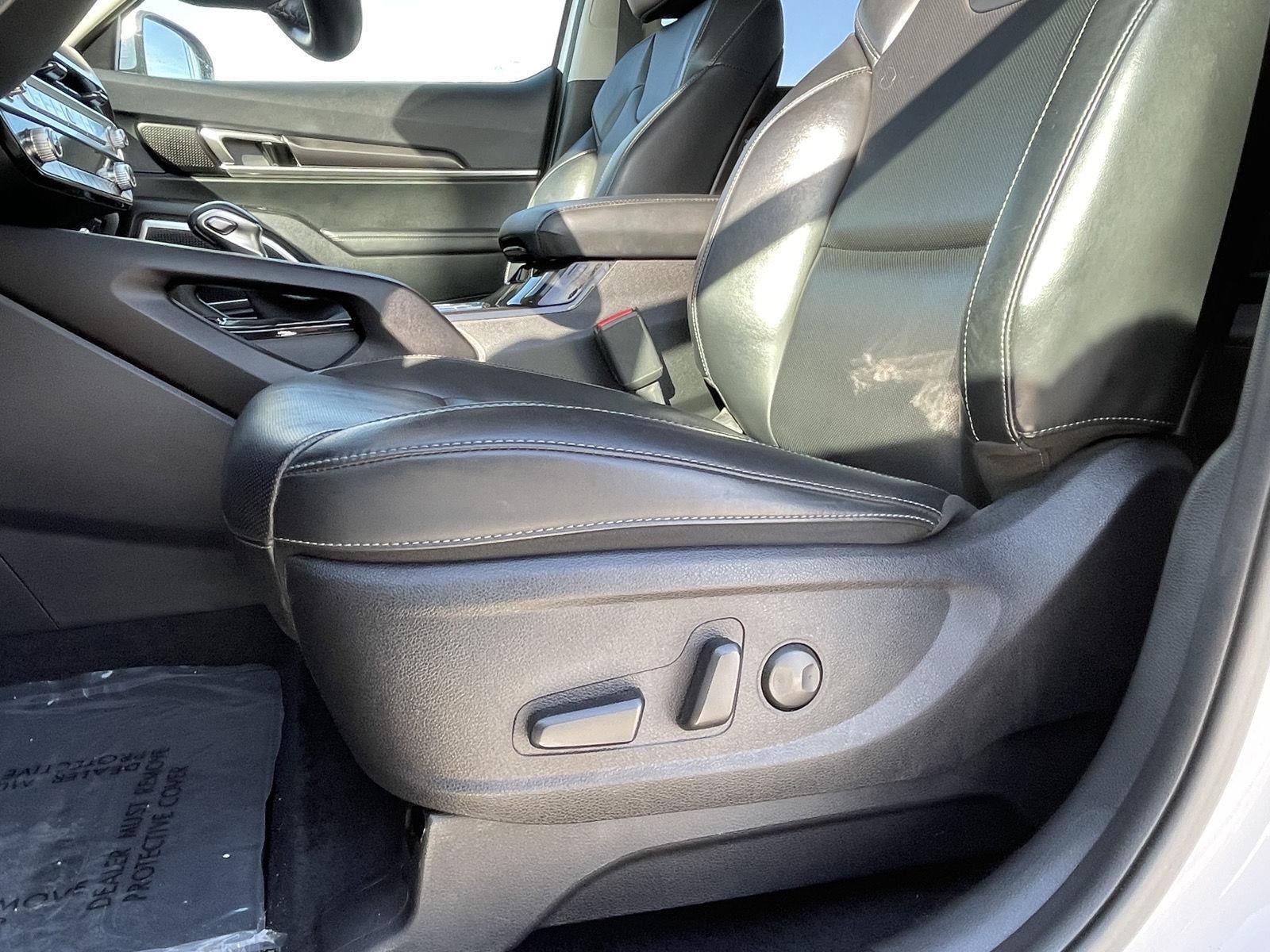 Vehicle photo 17