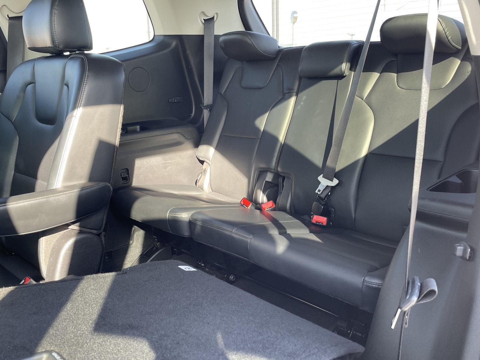 Vehicle photo 18