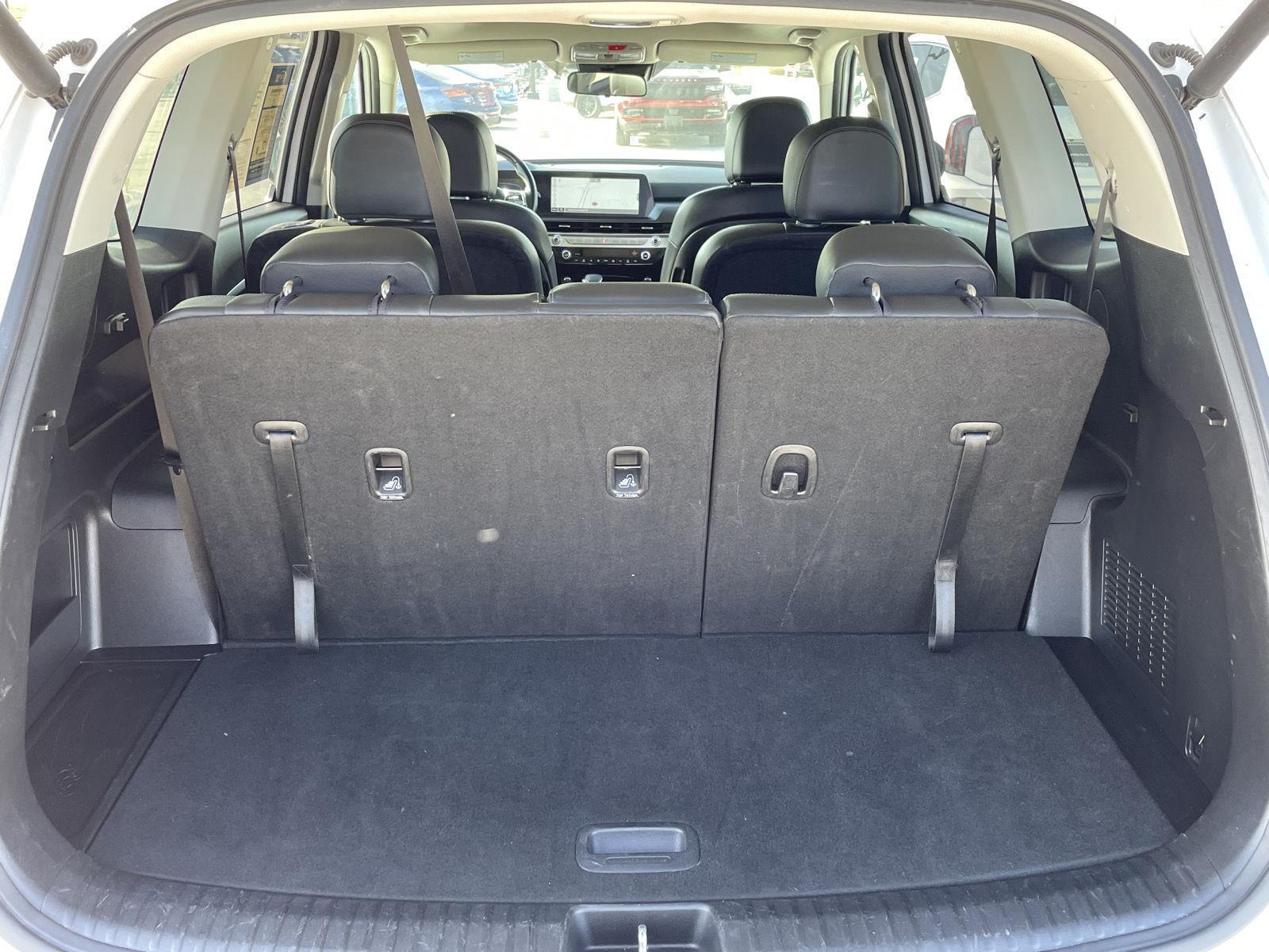 Vehicle photo 19
