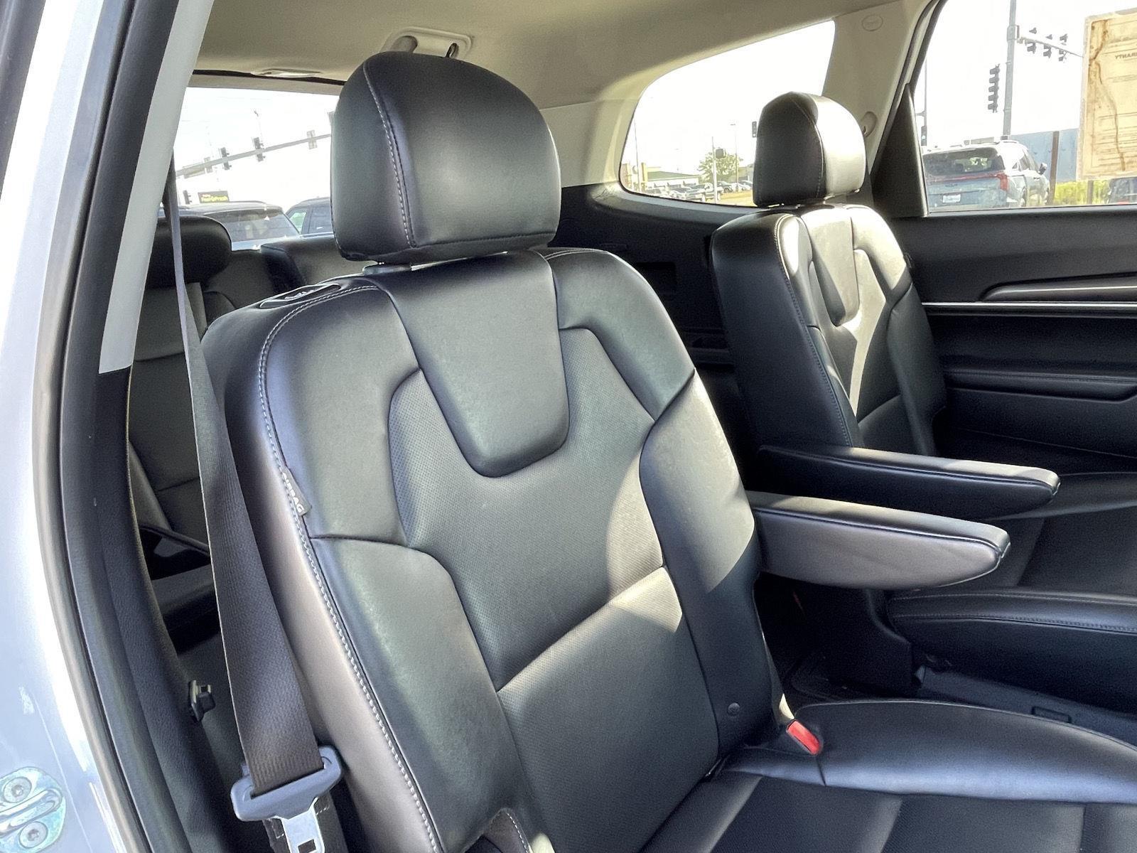 Vehicle photo 21