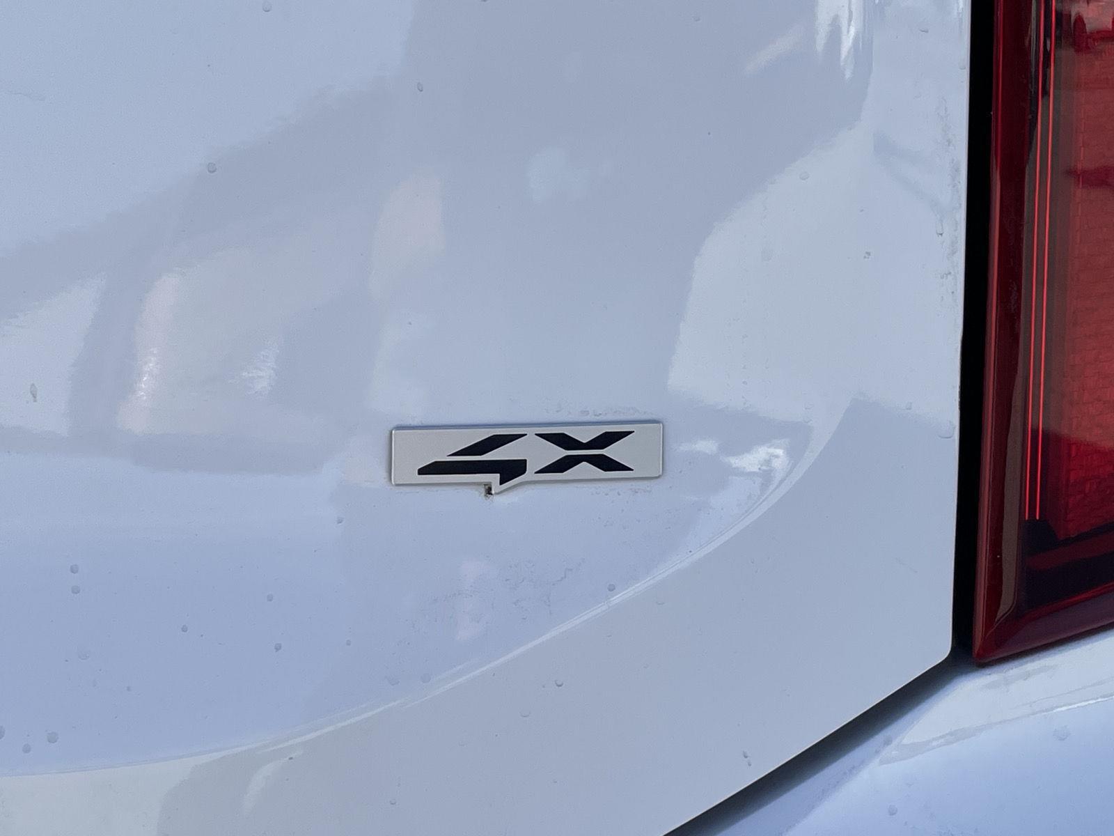 Vehicle photo 24