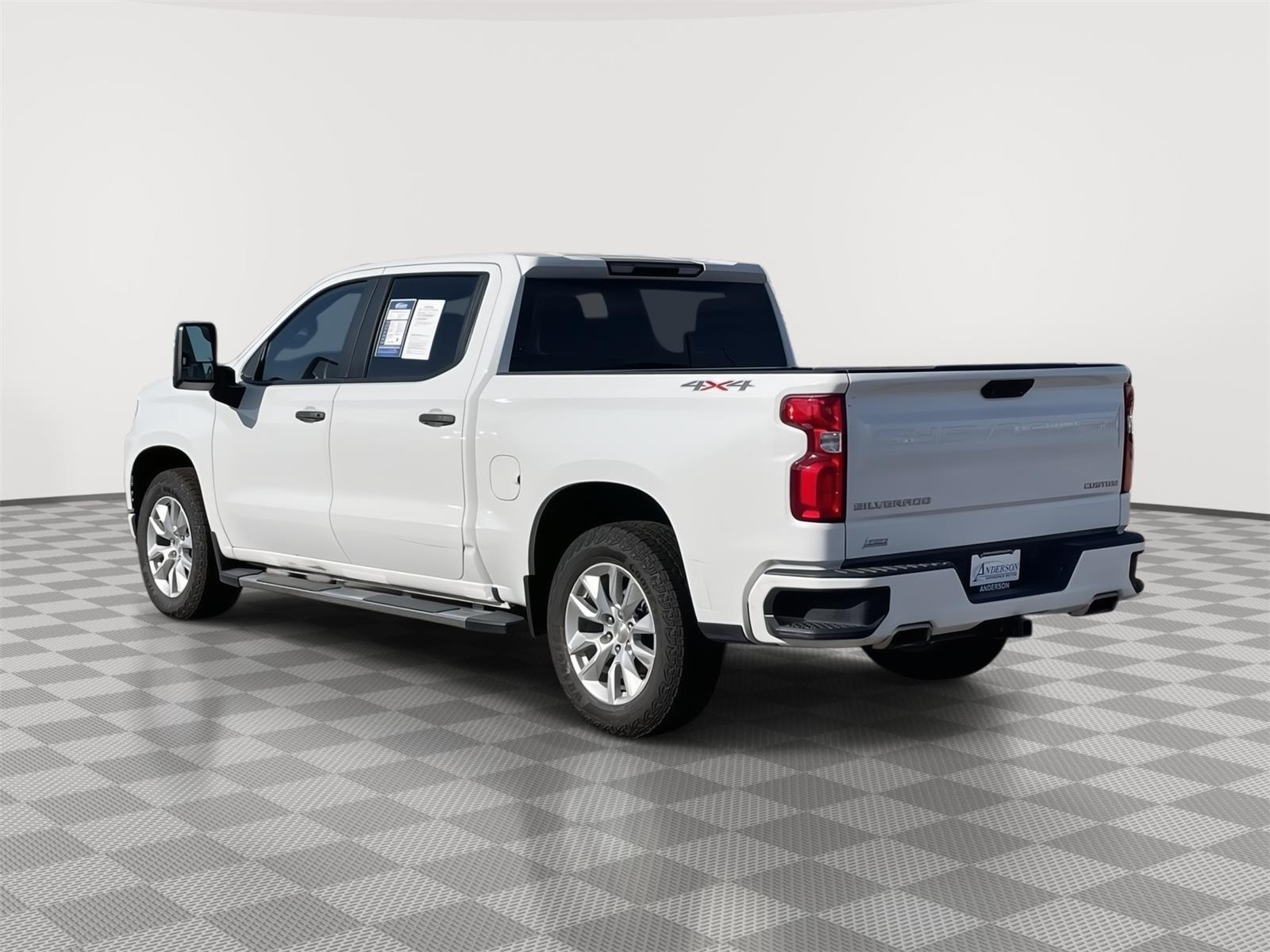 Vehicle photo 4