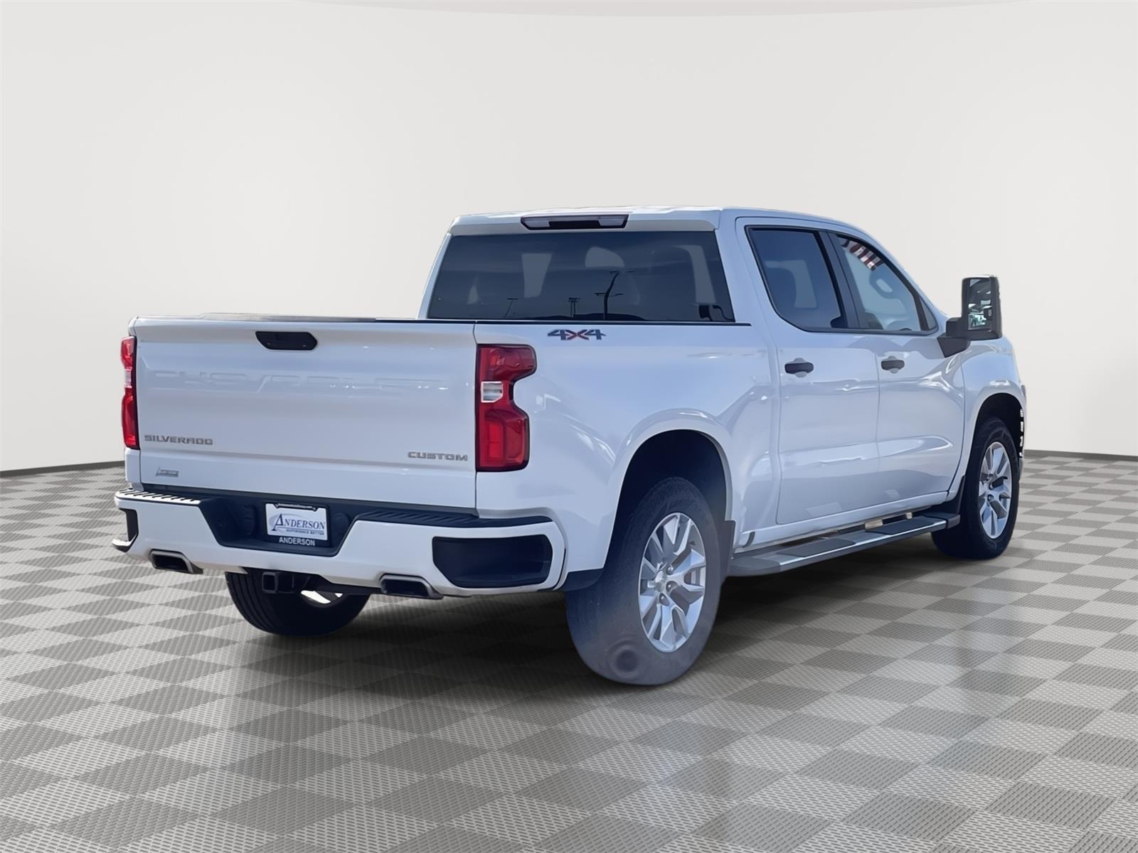 Vehicle photo 6