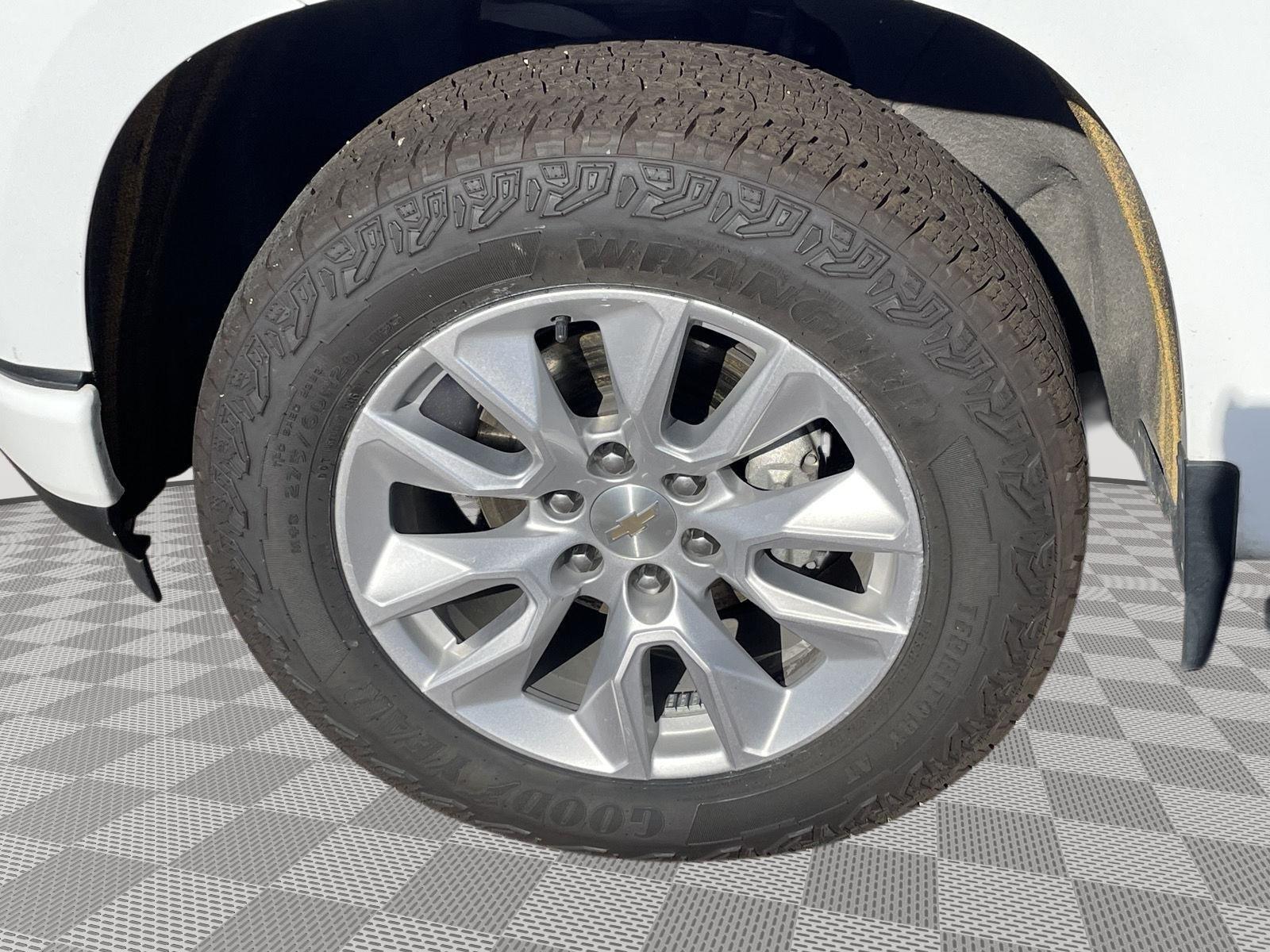 Vehicle photo 10
