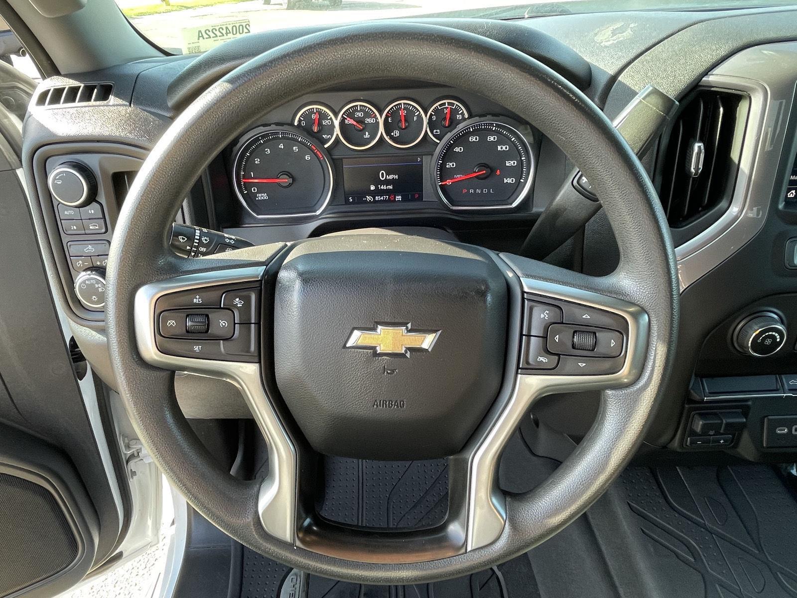 Vehicle photo 13