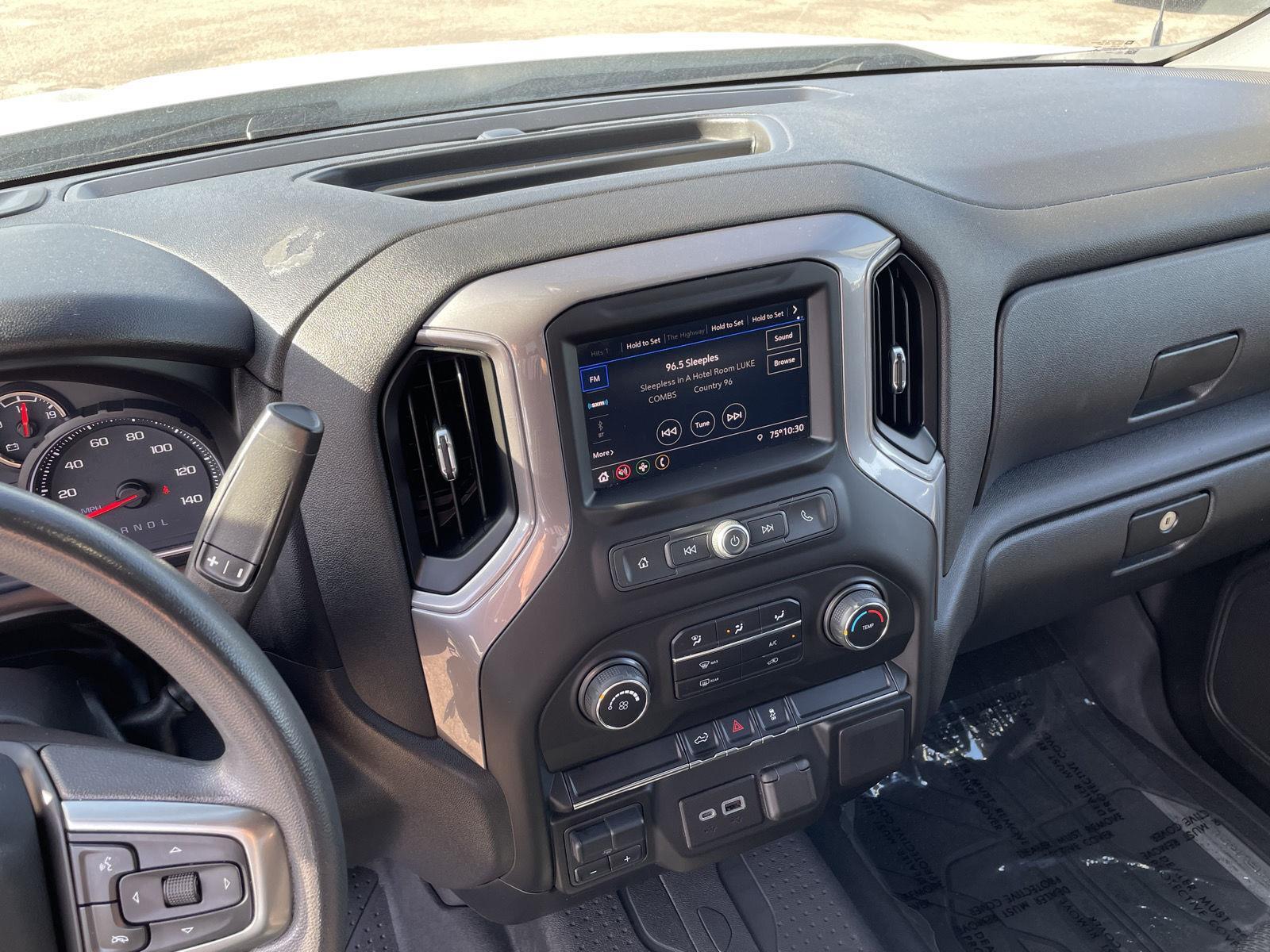 Vehicle photo 14