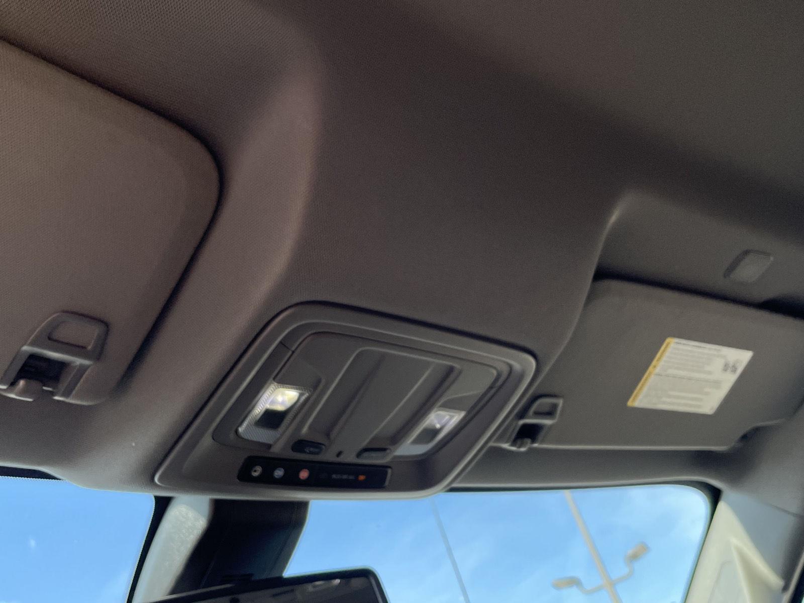 Vehicle photo 16