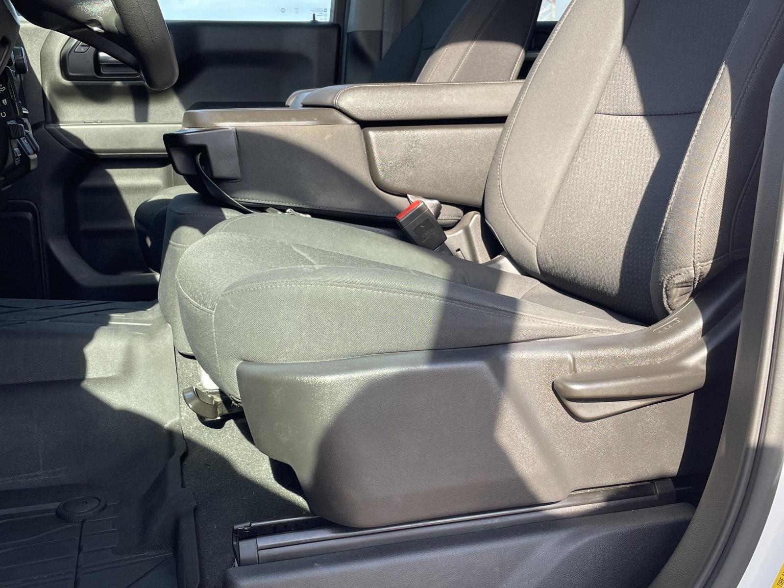 Vehicle photo 17