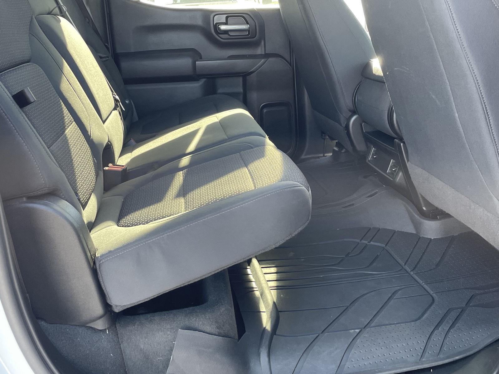 Vehicle photo 18