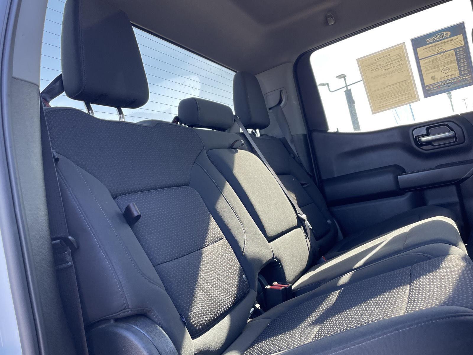 Vehicle photo 19