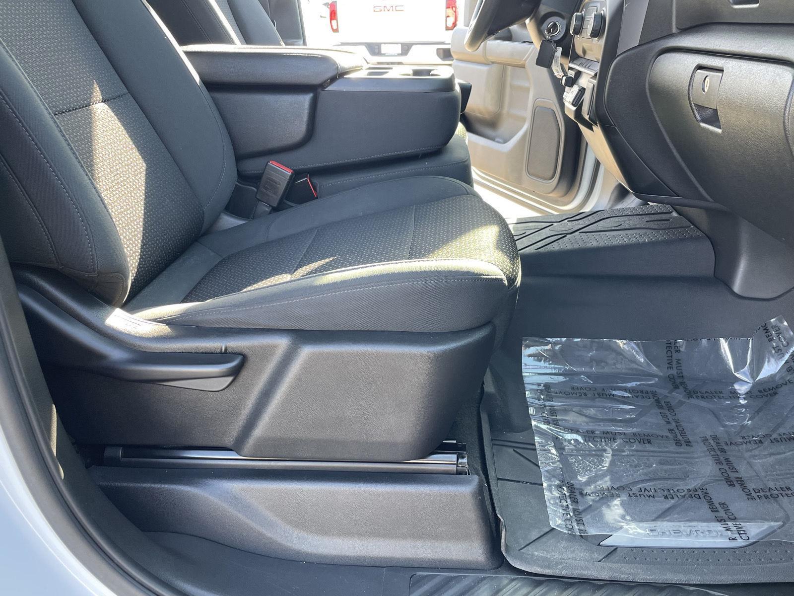 Vehicle photo 20
