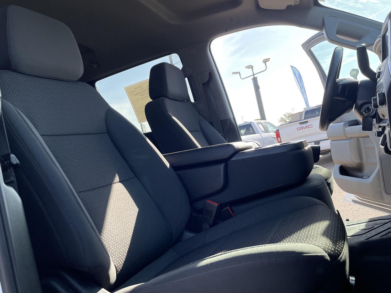 Vehicle photo 21