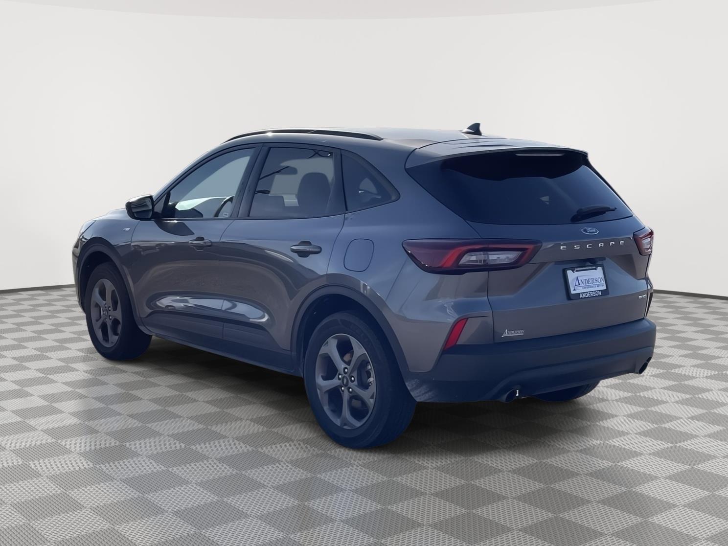 Vehicle photo 4