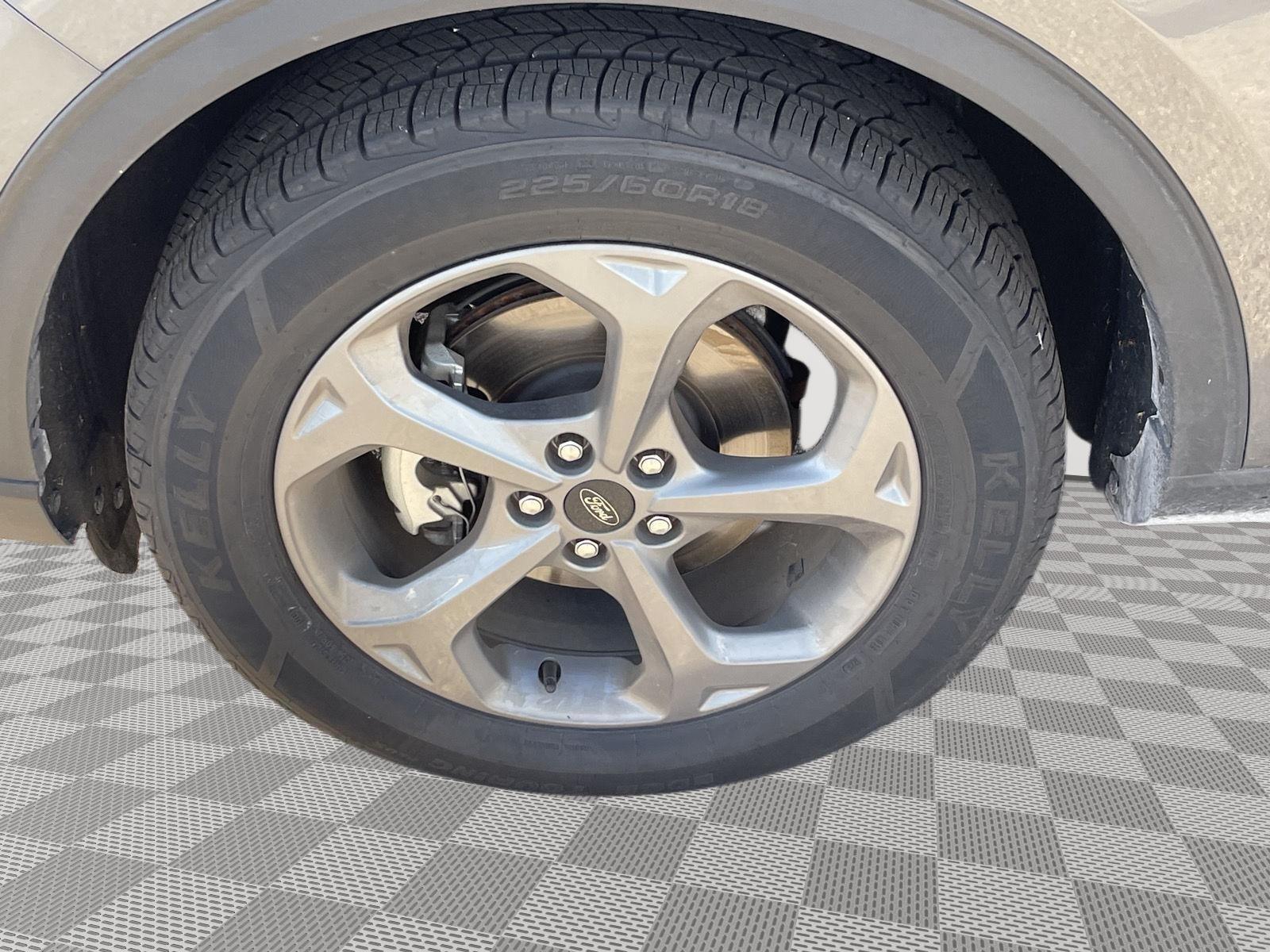 Vehicle photo 10