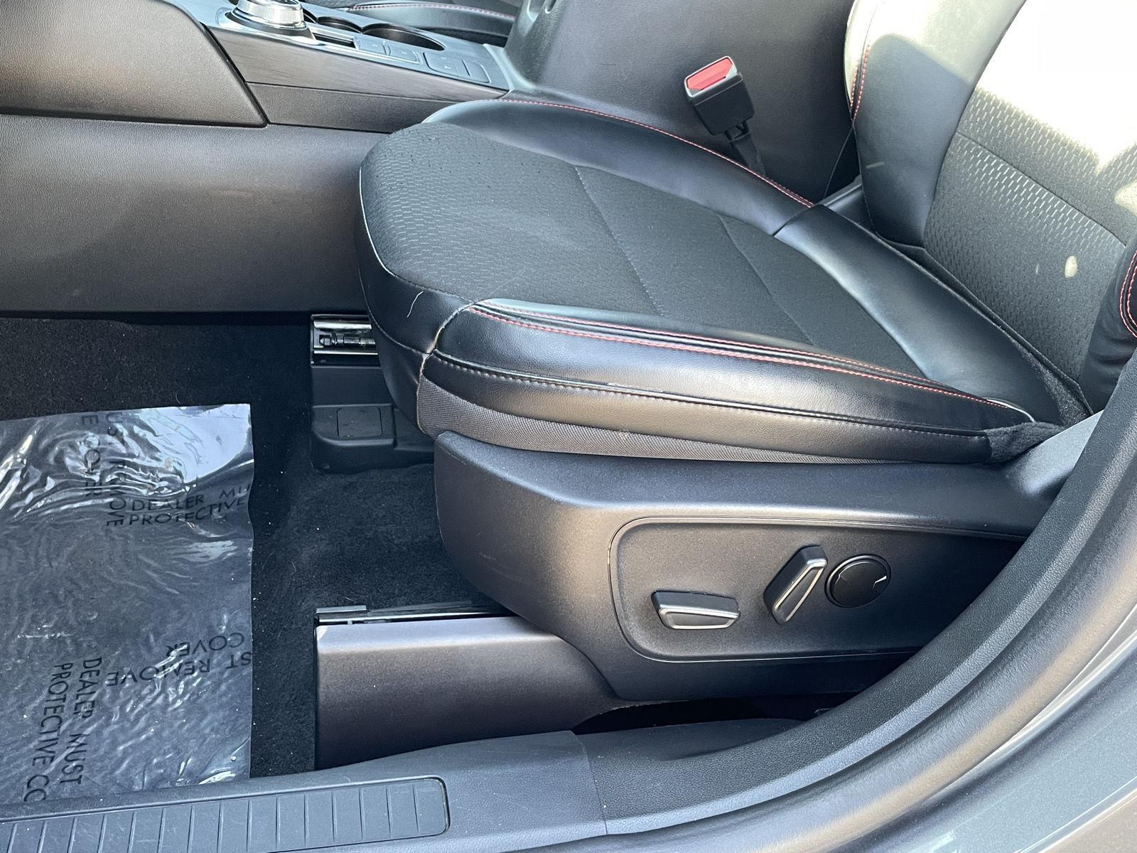 Vehicle photo 17