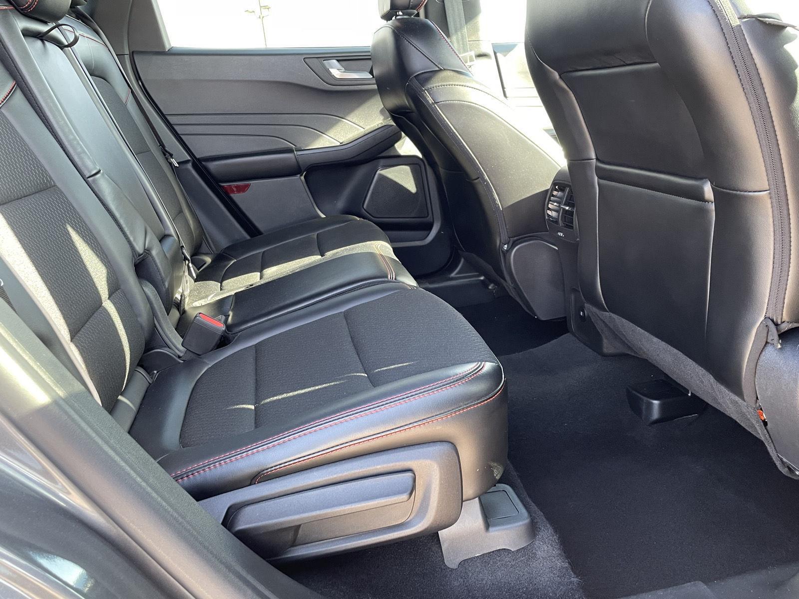 Vehicle photo 18