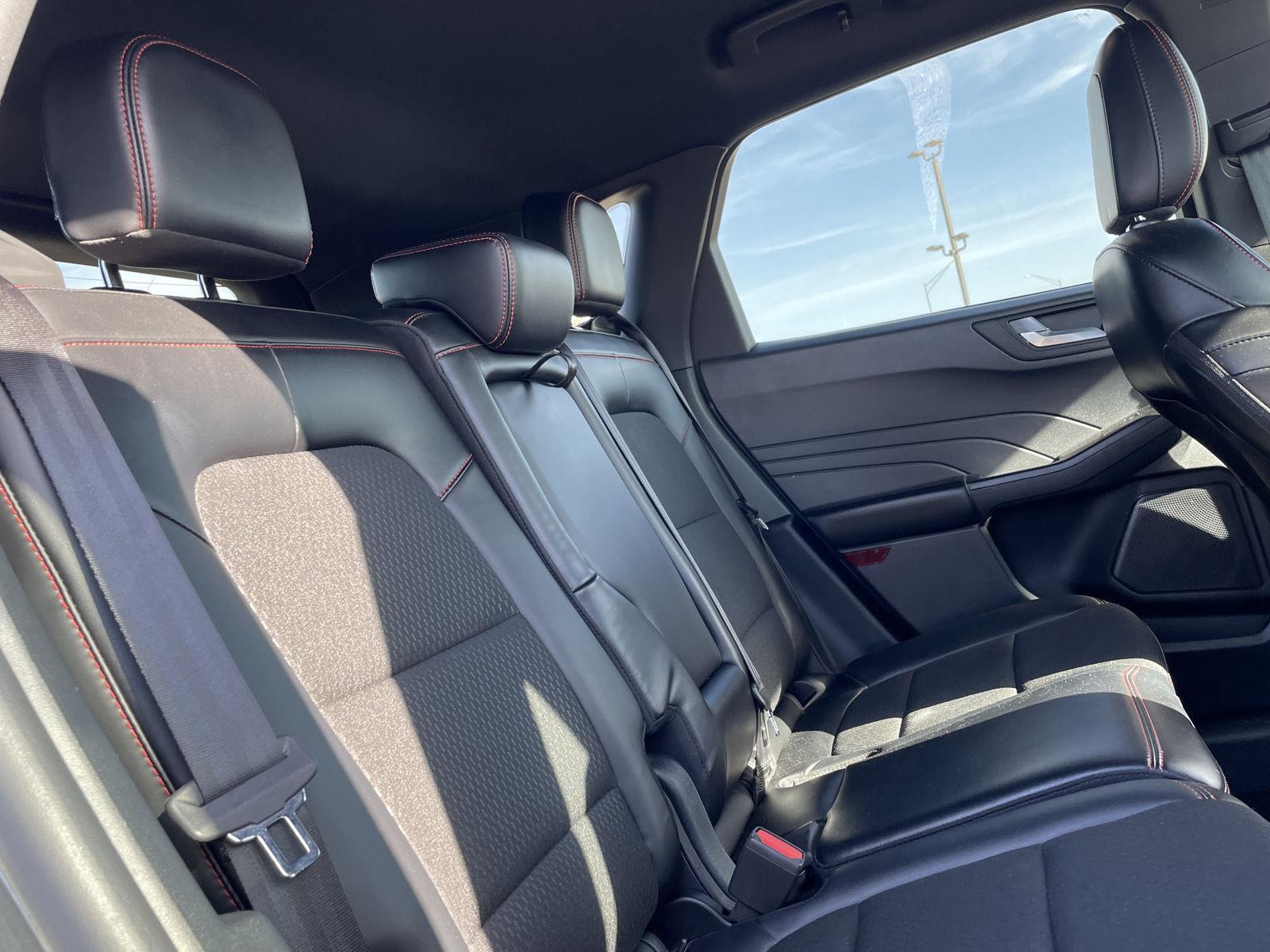 Vehicle photo 19