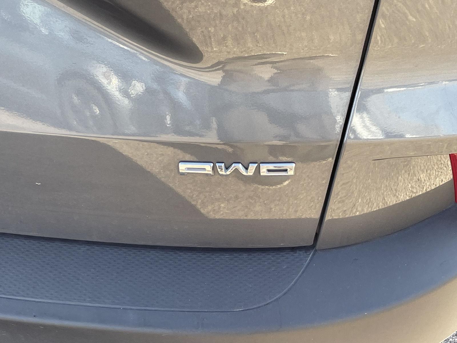 Vehicle photo 23