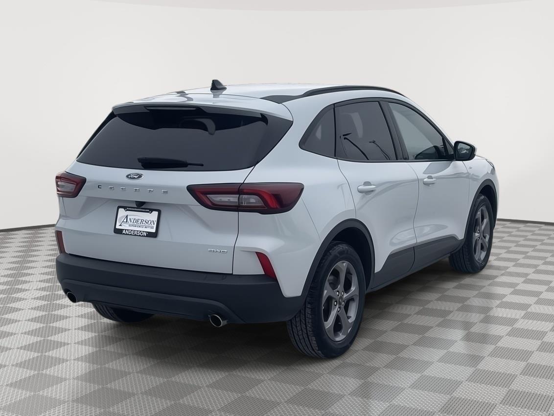 Vehicle photo 6