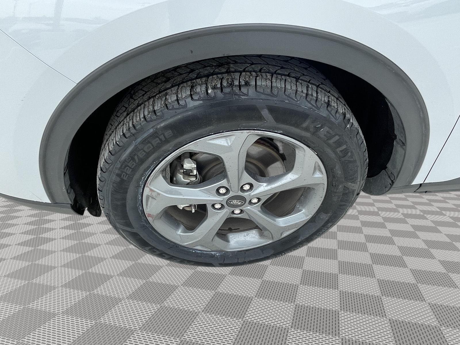 Vehicle photo 10