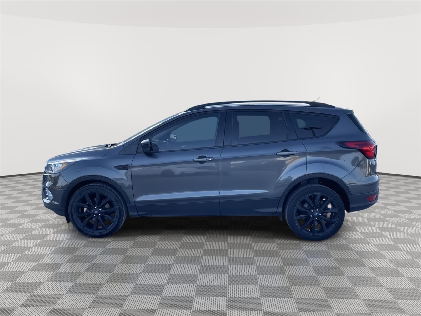 Vehicle photo 2
