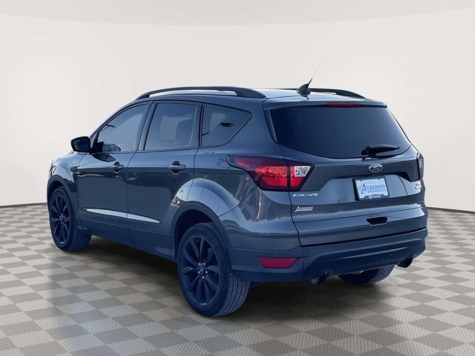 Vehicle photo 4
