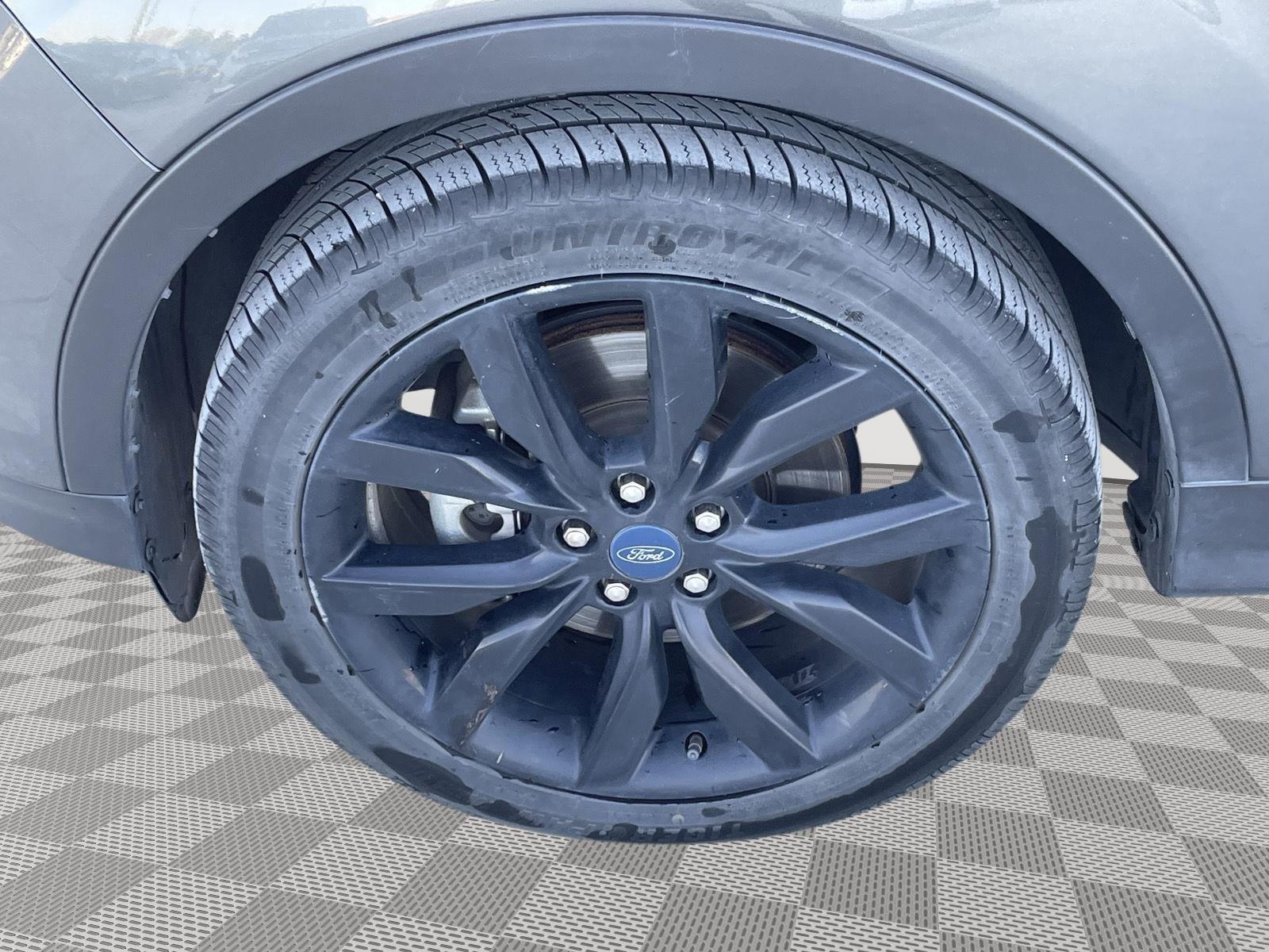 Vehicle photo 10