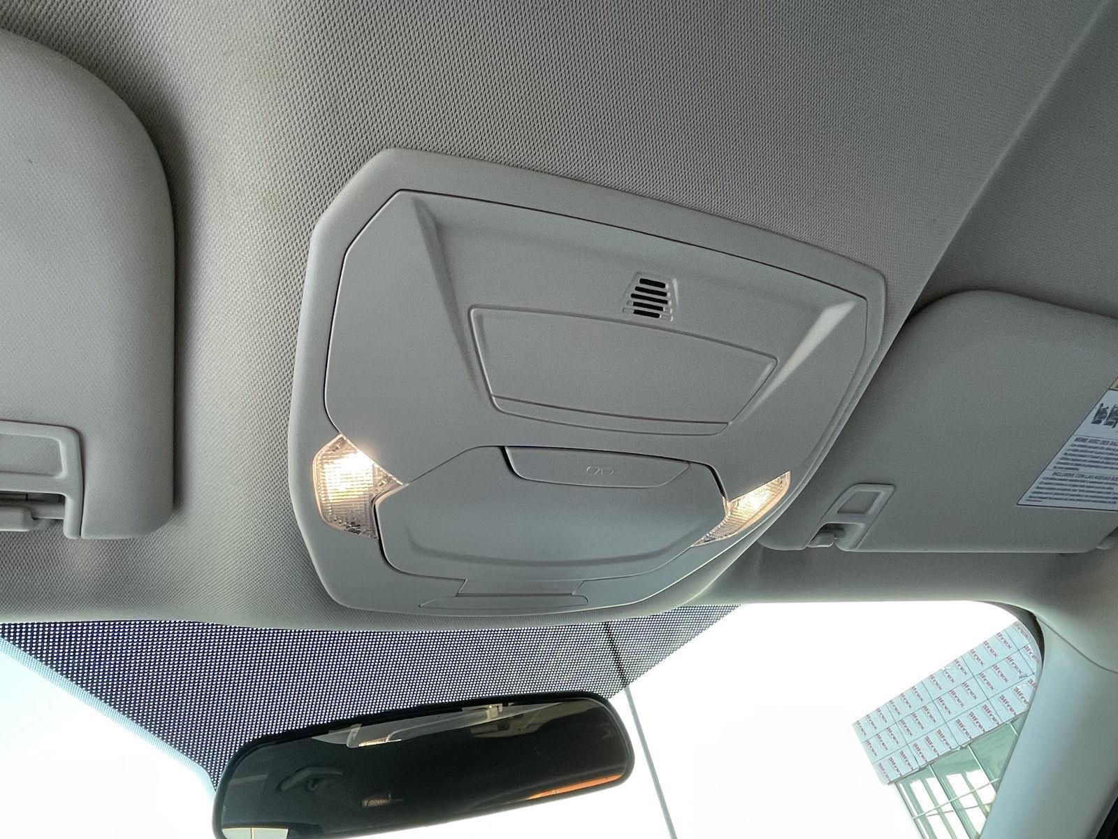 Vehicle photo 16