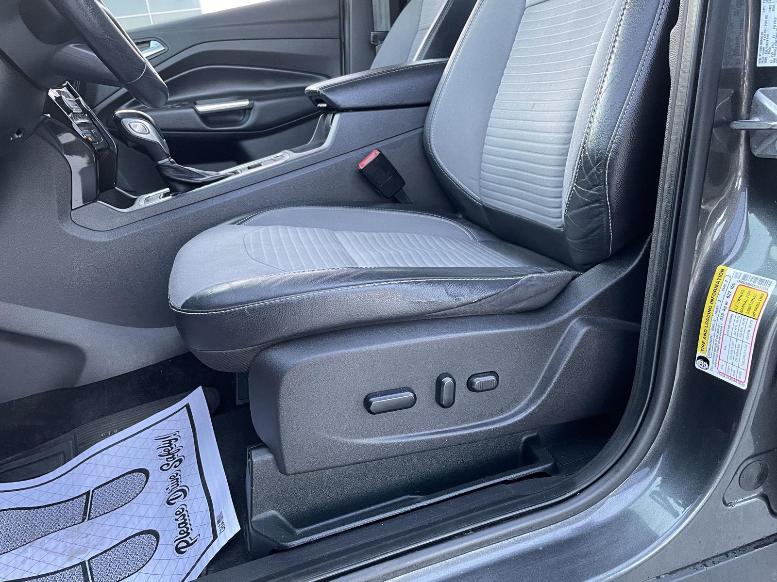 Vehicle photo 17
