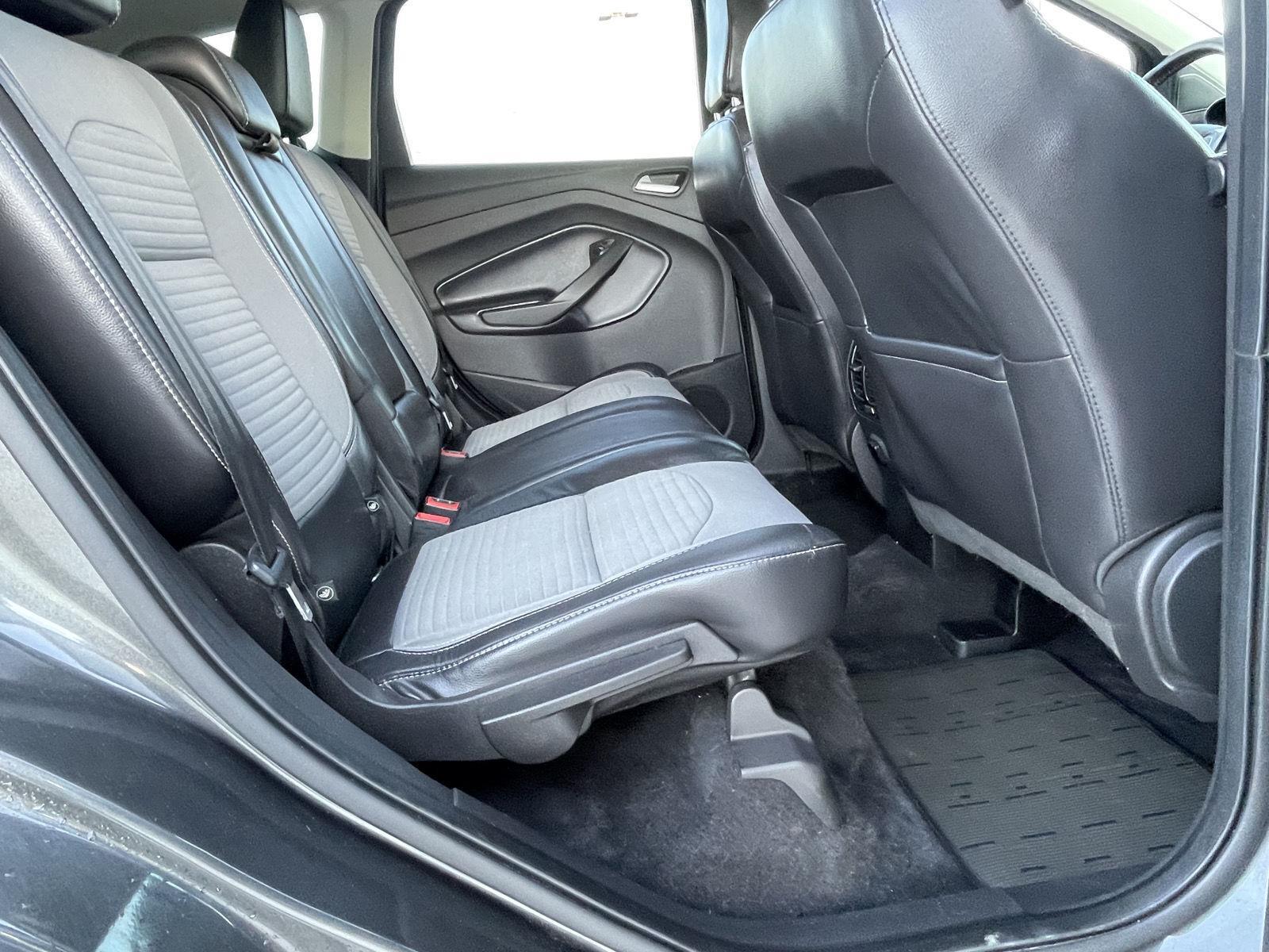 Vehicle photo 18