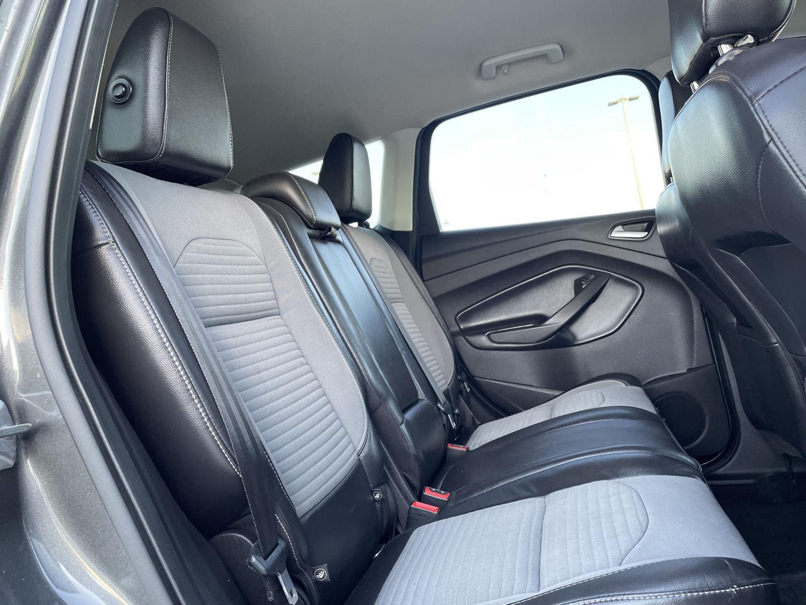 Vehicle photo 19