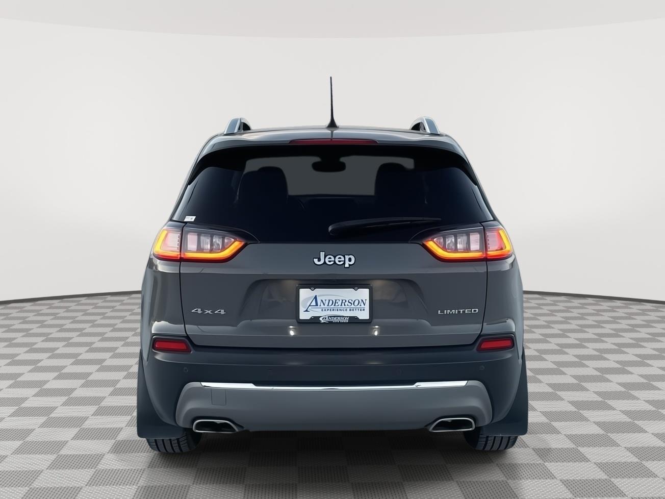 Vehicle photo 5