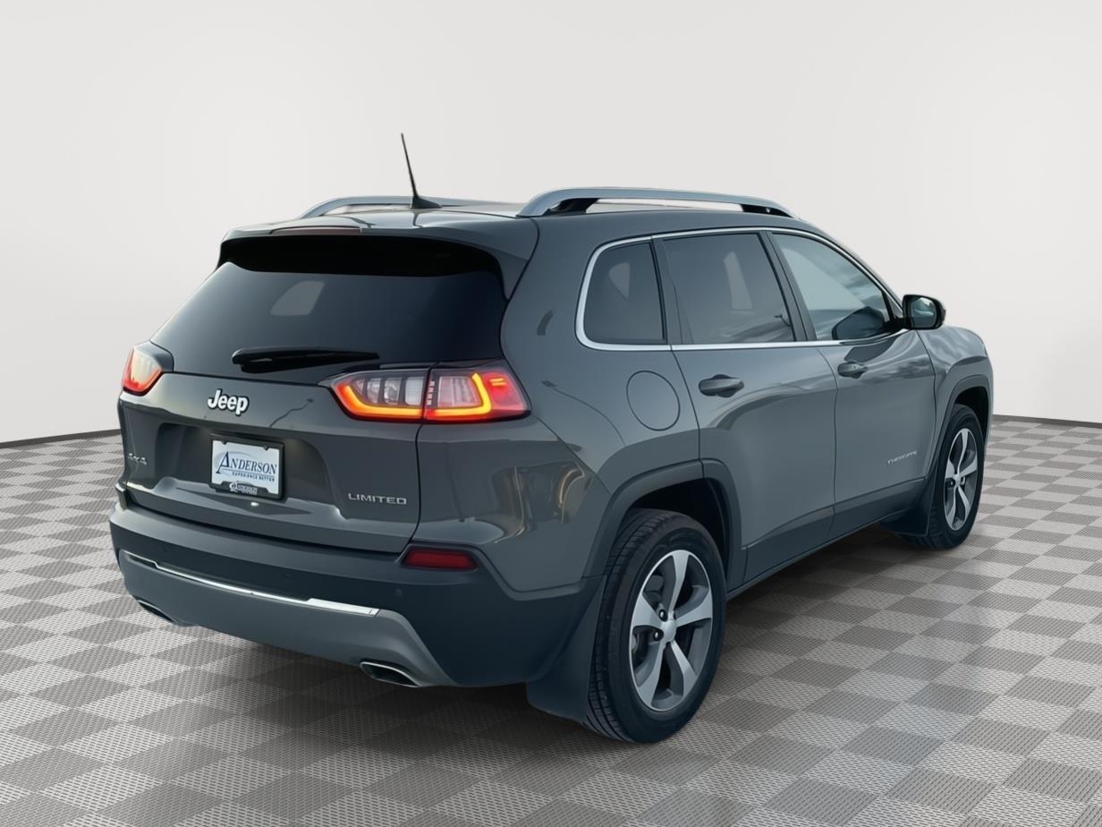 Vehicle photo 6
