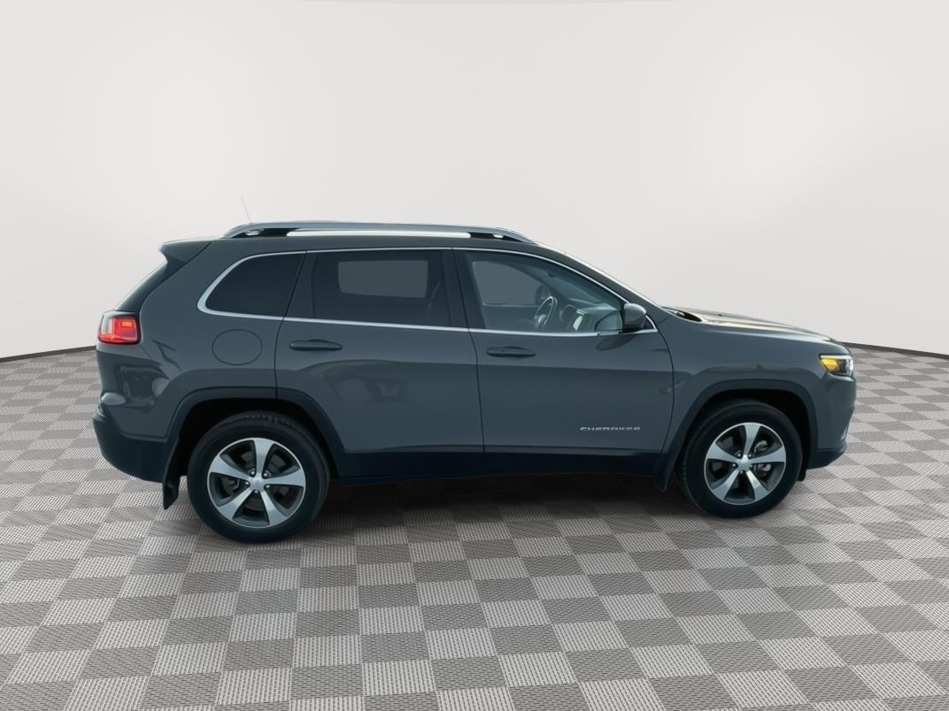 Vehicle photo 7