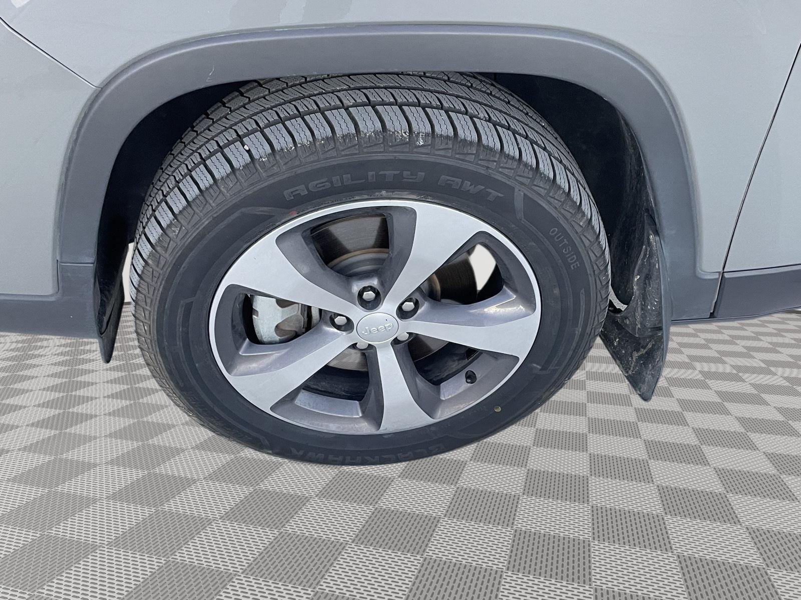 Vehicle photo 10