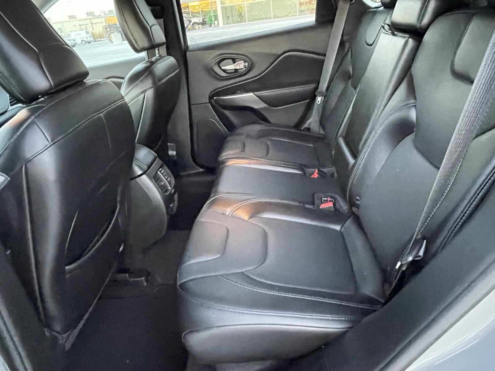 Vehicle photo 15