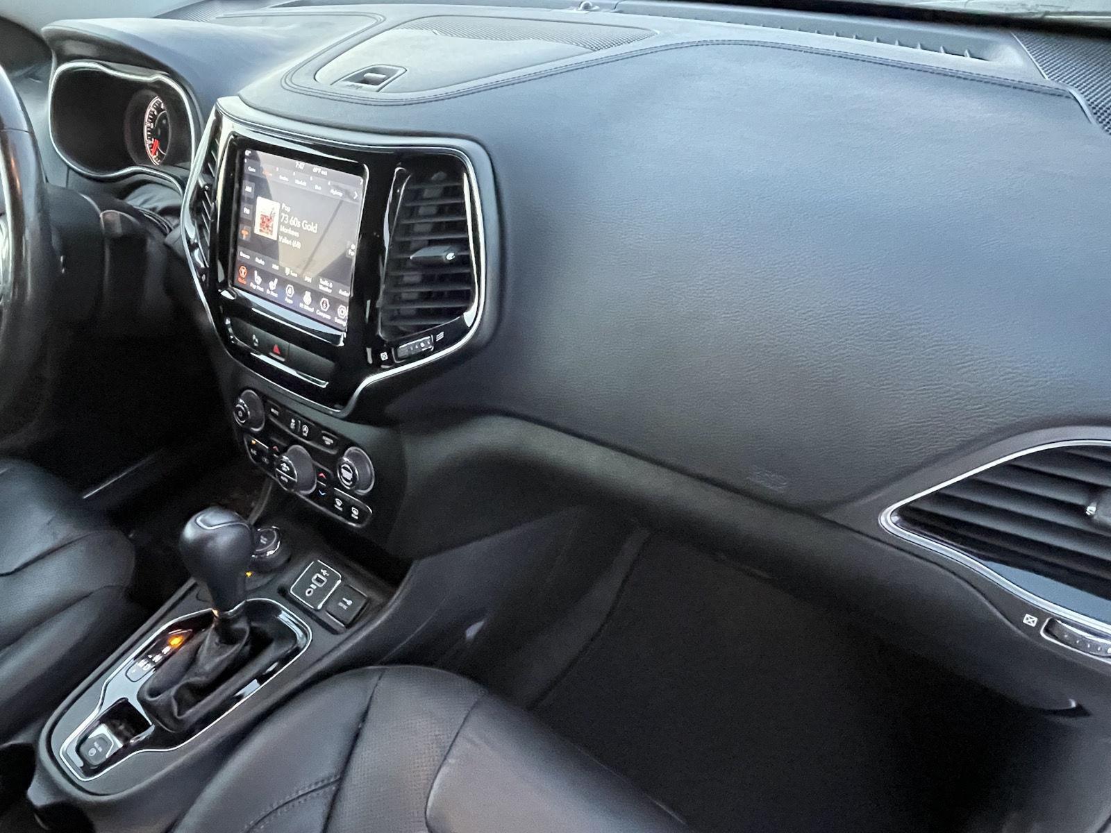 Vehicle photo 19